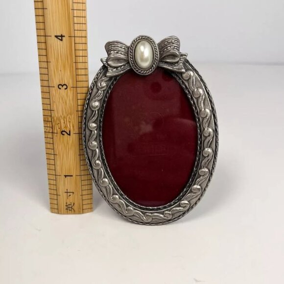 Mini 4" oval pewter picture frame - with ribbon, bow, and faux pearl - Picture 5 of 5